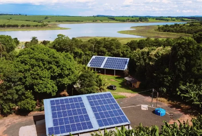 Energia solar no agronegócio reduz custos e transforma a produção rural no Brasil