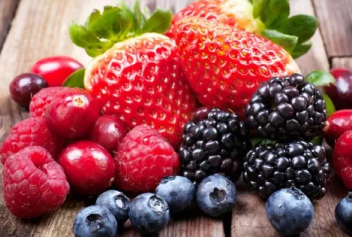 Superfrutas ganham destaque no inverno por fortalecerem a imunidade e contribuírem para a saúde cardiovascular