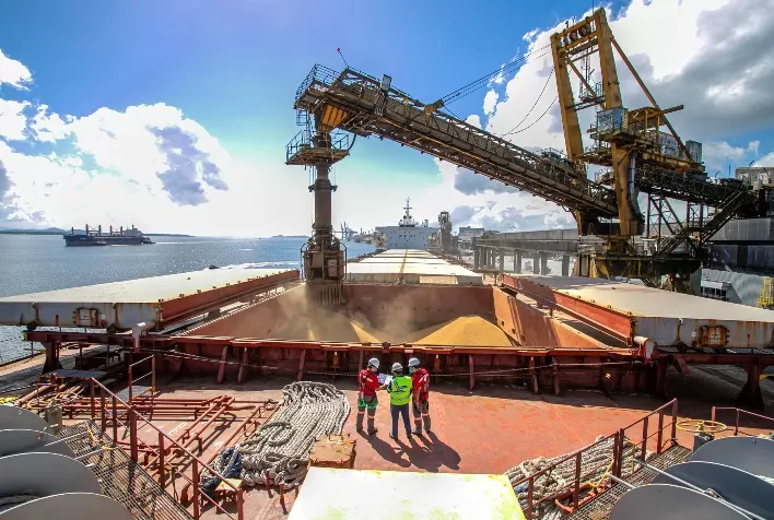 Exportações brasileiras de soja superam 72,7 milhões de toneladas em 2026 e mantêm ritmo forte, aponta ANEC