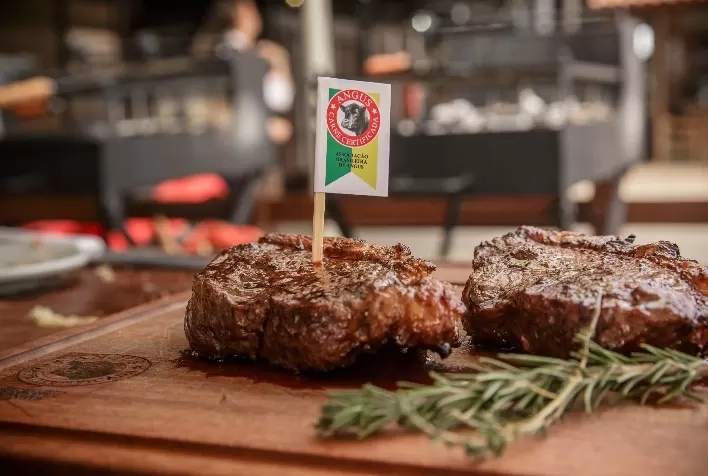 Carne Angus aposta em cruzamento com gado leiteiro para ampliar produção de carne premium na Agroleite 2026