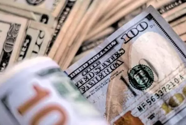Dólar hoje abre em queda após Copom cortar Selic para 14%; mercado financeiro acompanha impactos da decisão