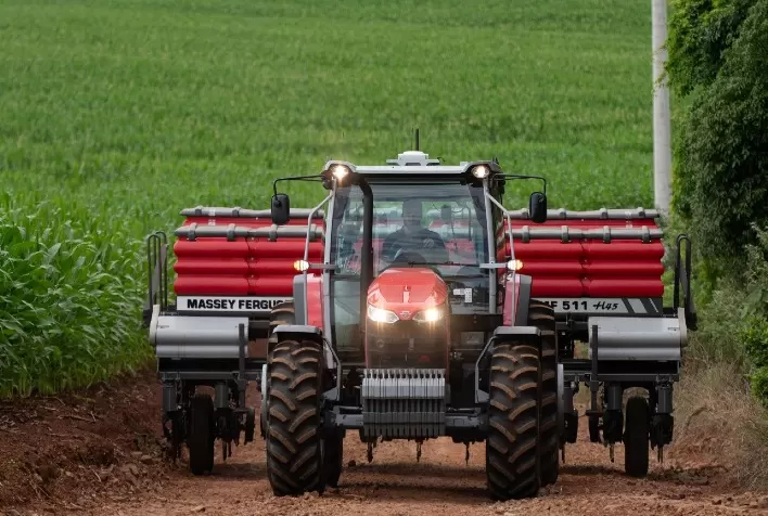 Massey Ferguson lança trator compacto MF 2700 na Expointer 2026