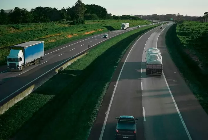 Tráfego nas rodovias de São Paulo cresce 7,8%, mas fluxo de caminhões recua em agosto