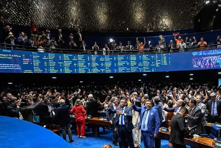 Fim da escala 6x1: Senado aprova jornada de 40 horas sem redução salarial