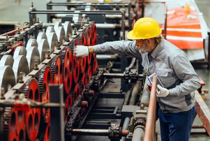 Intenção de investimento da indústria atinge menor nível desde 2020, aponta CNI