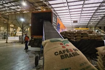 Exportações de café do Brasil devem bater recorde em 2026/27, projeta Eisa
