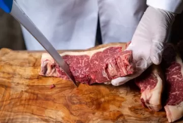 Tecnificação da reprodução bovina impulsiona produtividade e competitividade da carne brasileira no mercado global