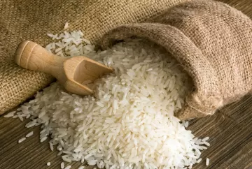 Mercado de arroz enfrenta excesso de oferta, baixa liquidez e pressão nos preços após colheita no RS