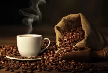 Mercado do café inicia quinta-feira com viés de alta e produtor atento ao avanço do dólar