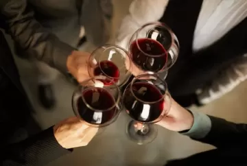 Consumo de vinho bate recorde no Brasil e cresce 41,9% em 2025; especialistas destacam benefícios à saúde