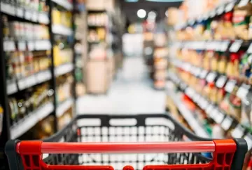 Menos itens no carrinho mudam operação dos supermercados e pressionam margens no varejo alimentar