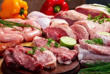 Carnes bovina e suína caem em julho, enquanto frango ganha força no atacado, aponta Cepea