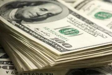 Dólar sobe acima de R$ 5,13 com novas tarifas de Trump e pressão externa; Ibovespa recua em dia de cautela nos mercados