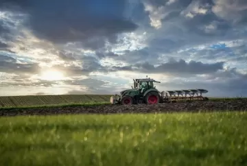 Tratores importados avançam no Brasil e aumentam disputa no mercado de máquinas agrícolas