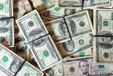 Dólar sobe e se aproxima de R$ 5,10 nesta segunda-feira, com petróleo em alta e mercado de olho no cenário externo