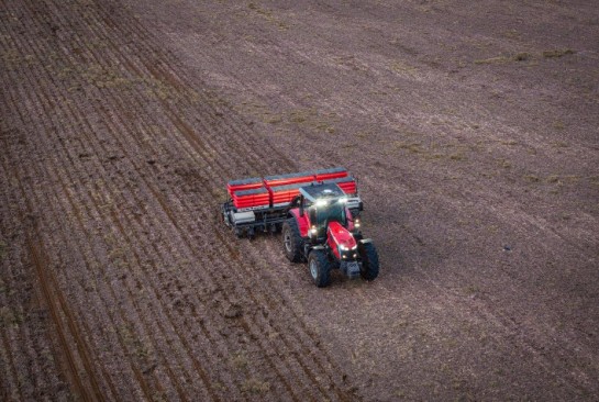 Capa do artigo: Como a evolução das máquinas transformou o campo brasileiro