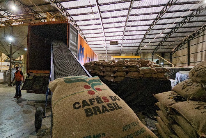 Exportações de Café Não Torrado Alcançam Faturamento Superior a US$ 1 Bilhão em Abril de 2025
