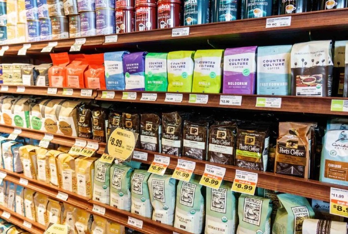 Preço do café moído atinge novo recorde histórico em maio, apesar da queda no valor pago aos produtores