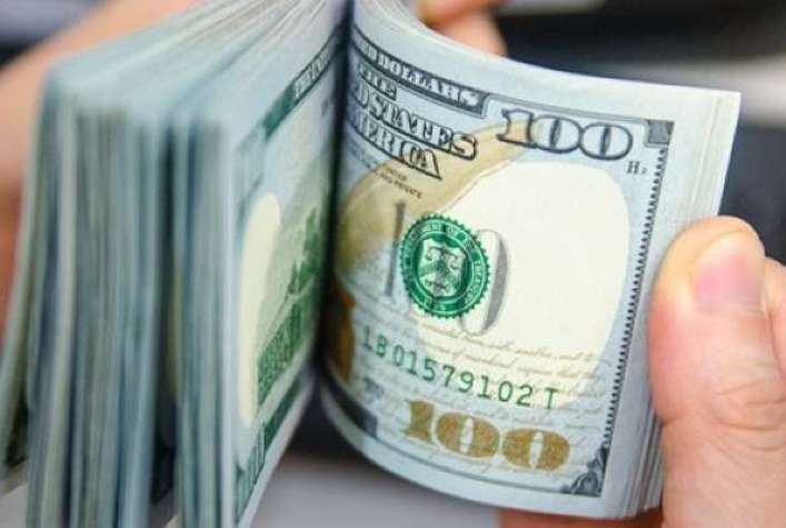 Dólar abre em leve alta à espera de indicadores econômicos dos EUA