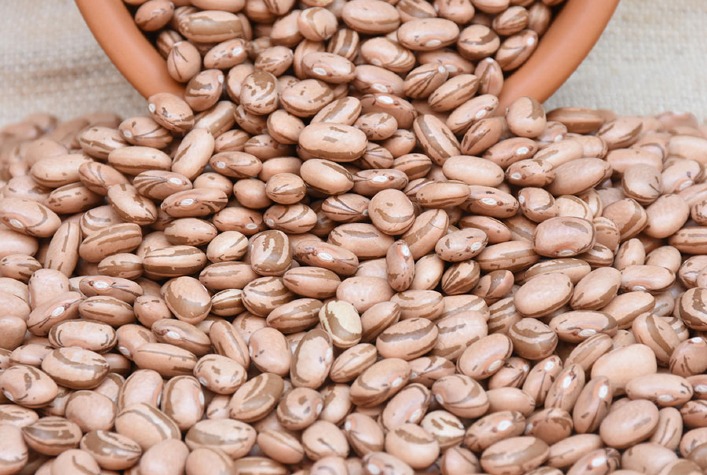 Feijão carioca rompe R$ 300 e mercado testa limite de consumo no Brasil